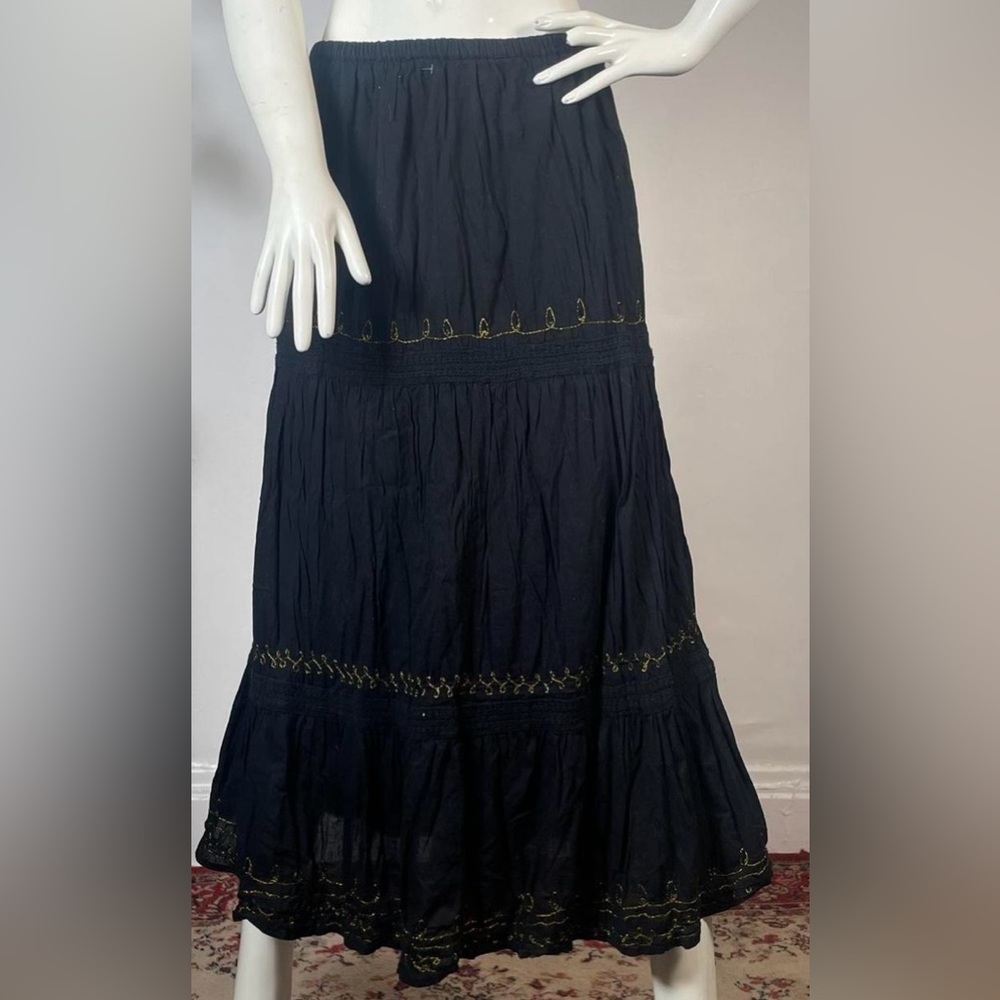 Pre Owned Claudia Richard Long Boho Black Skirt
Size Medium